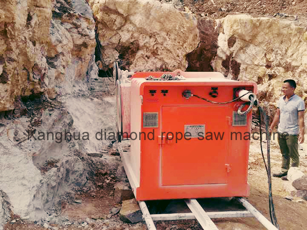 Kanghua <a href=http://www.khdiamondwiresaw.com/diamond-wire-saw-blog/20180611/73.html target=_blank class=infotextkey>Diamond rope saw</a> machine