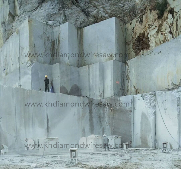 Kanghua diamond <a href=http://www.khdiamondwiresaw.com target=_blank class=infotextkey>wire saw machine</a> is quarrying granite blocks